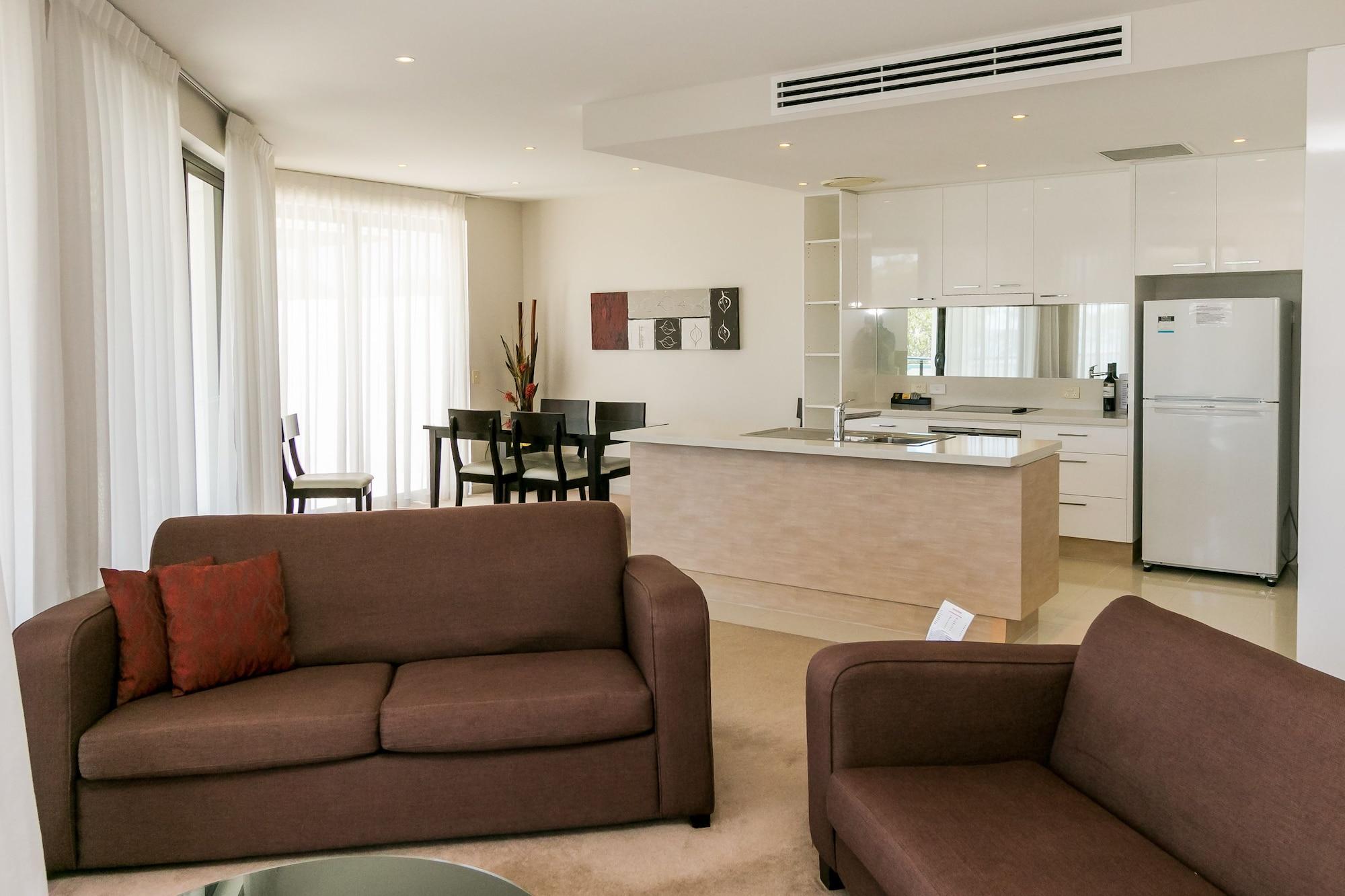 Grand Mercure Allegra הרווי ביי מראה חיצוני תמונה A living room with a kitchen