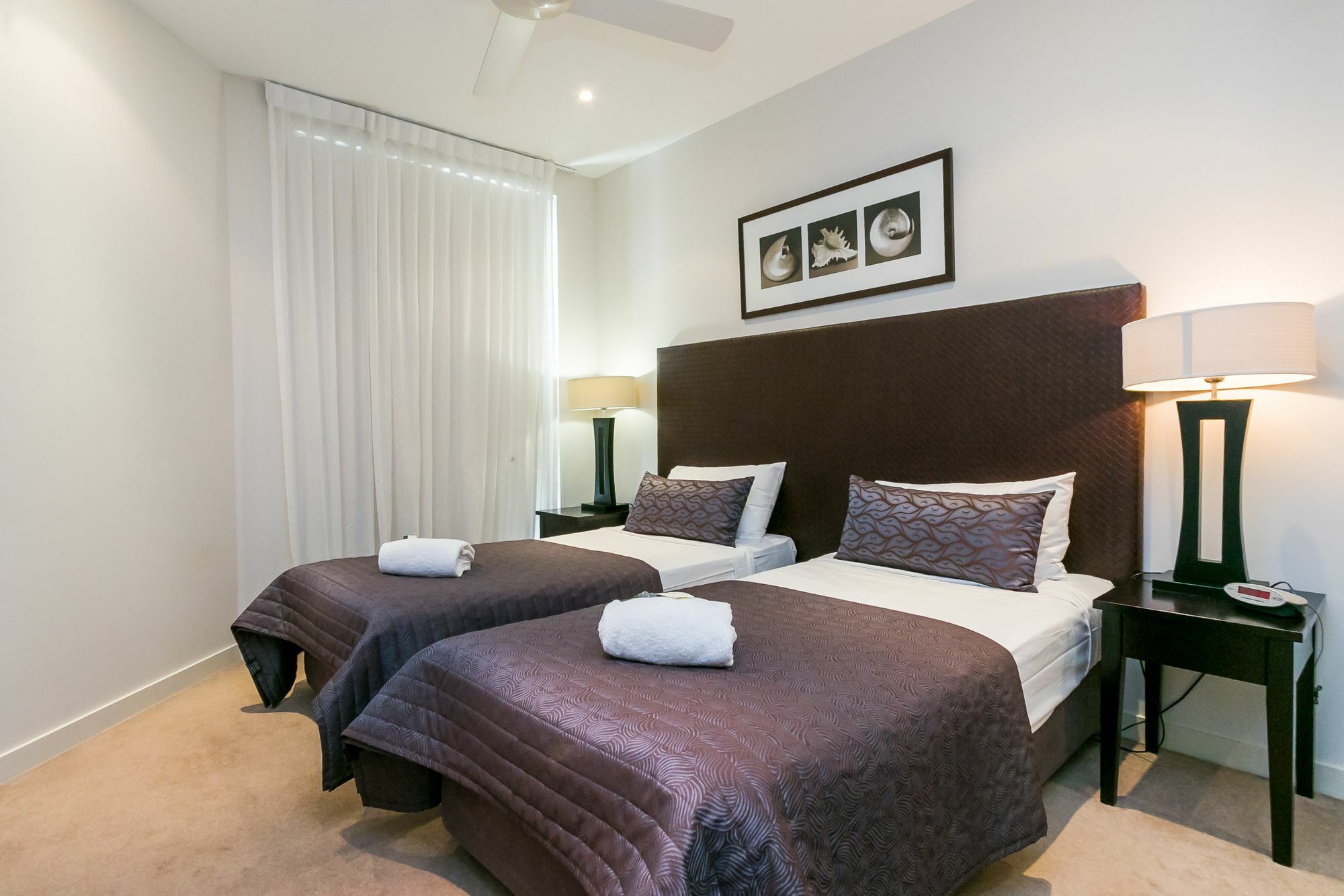 Grand Mercure Allegra הרווי ביי מראה חיצוני תמונה A bedroom at the Mantra on Broadbeach
